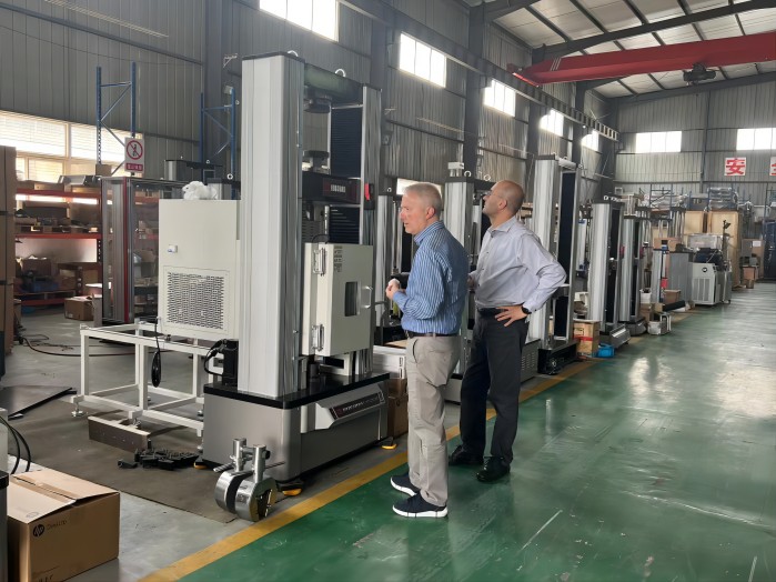 Our foreign customers visited our factory for on-site inspection
