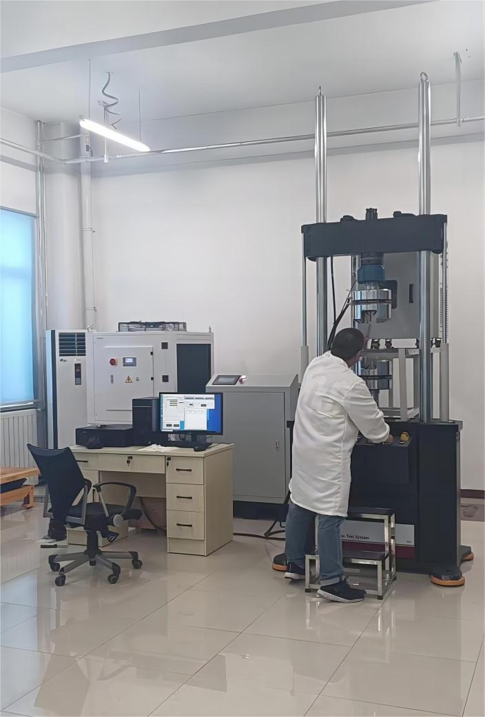 Completing the training for HWS Series Computer Control Electro-hydraulic Servo Fatigue Testing Machine